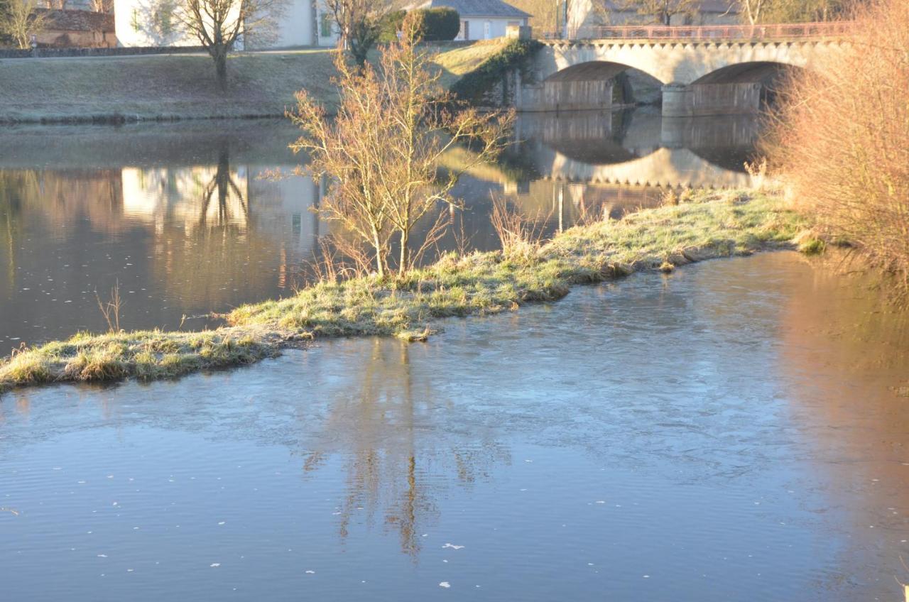 Au Bord De L'eau 2 *
